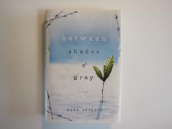 Billede af bogen Between Shades of Gray