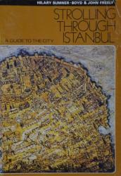 Billede af bogen Strolling through Istanbul: A guide to the city