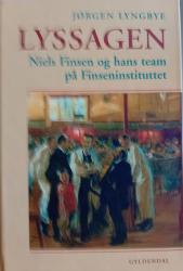 Billede af bogen Lyssagen Niels Finsen og hans team på Finseninstituttet. Billede af bogen Lyssagen Niels Finsen og hans team på Finseninstituttet.