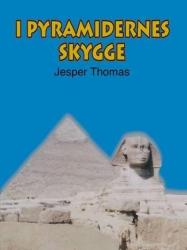 Billede af bogen I PYRAMIDERNES SKYGGE