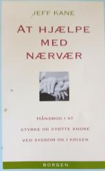 Billede af bogen At hjælpe med nærvær