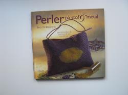 Billede af bogen Perler på stof & metal.