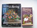 Billede af bogen Bind blomster med Bering + VHS  Bering dækker bord med blomsterdekorationer.
