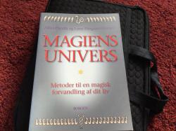 Billede af bogen Magiens univers 