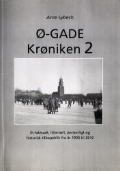 Billede af bogen Ø-gade Krøniken 2 - Et faktuelt, litterært, personligt og historisk tilbageblik fra år 1900 til 2010