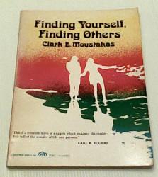 Billede af bogen Finding Yourself, Finding Others