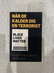 Billede af bogen Når de kalder sig en terrorist - en black lives matter biografi