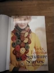 Billede af bogen Nicky Epsteins Signature Scarves
