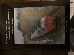 Billede af bogen Med gods på krogen - og andre jernbanemotiver ll