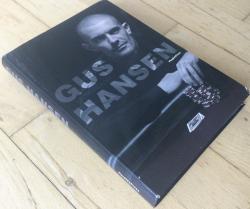 Billede af bogen Med åbne kort - Om Gus Hansen