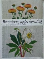 Billede af bogen Blomster og fugle i korssting – Fra Haandarbejdets Fremme