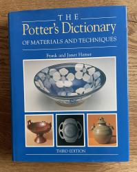 Billede af bogen The Potter's Dictionary of materials and techniques