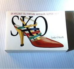 Billede af bogen Sko - En hyldest til støvler, sandaler, slippers m.m.