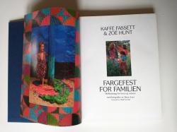 Billede af bogen Fargefest for familien : strikkeplagg for barn og voksne