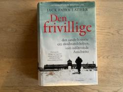 Billede af bogen Den frivillige - den sande historie om modstandshelten, som infiltrerede Auschwitz