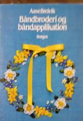 Billede af bogen Båndbroderi og båndapplikation