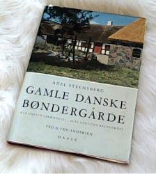 Billede af bogen Gamle danske bøndergårde / Old Danish Farmhouses / Alte Dänische Bauernhöf