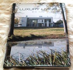 Billede af bogen Luxury Living by B+ Villas