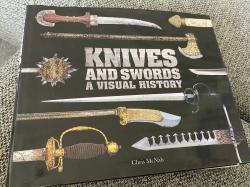 Billede af bogen KNIVES AND SWORDS A VISUAL HISTORY