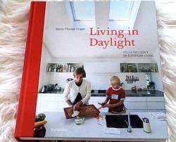 Billede af bogen Living in daylight