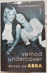 Billede af bogen Vemod undercover. Bogen om ABBA