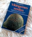 Billede af bogen Vikingernes verden - Vikingerne hjemme og ude