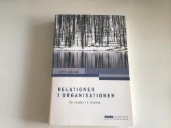 Billede af bogen Relationer i organisationer - en verden til forskel.