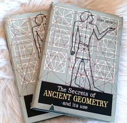 Billede af bogen The Secrets of Ancient Geometry - and its use - Volume I-II