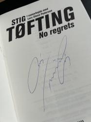 Billede af bogen No regrets (med autograf)