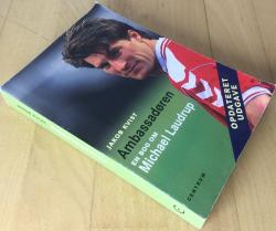 Billede af bogen Ambassadøren - En bog om Michael Laudrup