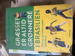 Billede af bogen Græsset er altid grønnere i Brasilien - historien om verdens bedste fodboldland