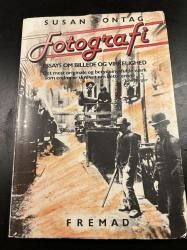 Billede af bogen Fotografi - essays om billede og virkelighed