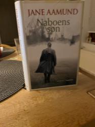 Billede af bogen Naboens søn