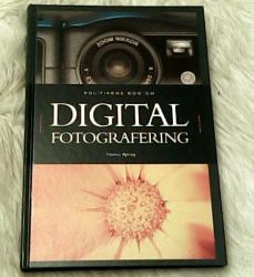 Billede af bogen Politikens bog om digital fotografering