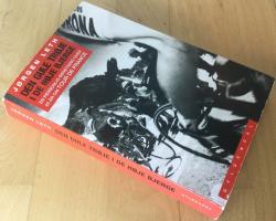 Billede af bogen Den gule trøje i de høje bjerge - En personlig beretning over 25 års Tour de France