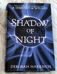 Billede af bogen Shadow of night