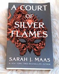 Billede af bogen A Court of Silver Flames