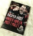 Billede af bogen Kasper Hvidt - Under himlen, midt i målet