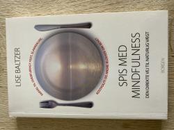 Billede af bogen Spis med mindfulness - Den direkte vej til naturlig vægt