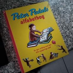 Billede af bogen Peter pedal alfabetbog