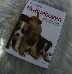 Billede af bogen Hvalpebogen - Sådan  for en glad og velopdragen hund