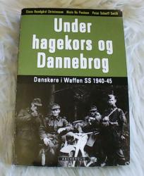 Billede af bogen Under hagekors og Dannebrog - Danskere i Waffen SS