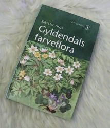 Billede af bogen Gyldendals Farveflora