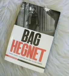 Billede af bogen Bag hegnet