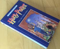 Billede af bogen Harry Potter og de vises sten (nr.1)