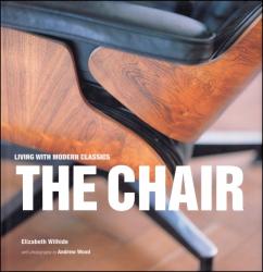 Billede af bogen Living with Modern Classics: The Chair