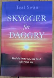 Billede af bogen Skygger før daggry. Find dit indre lys, når livet udfordrer dig