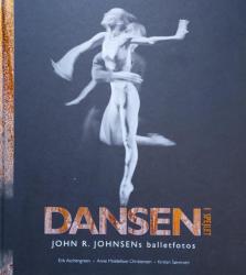Billede af bogen Dansen i spejlet: John R. Johnsens balletfoto