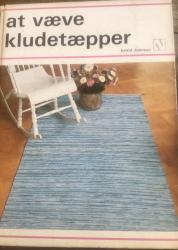 Billede af bogen At væve kludetæpper **