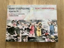 Billede af bogen Hvad stuepigerne fortalte...om de tre gamle bedehoteller i Kandestederne